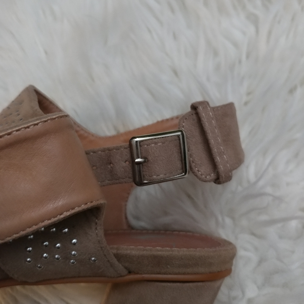 Vanessa Wu Studded Heeled Sandals

Size 40 - Picture 4 of 11